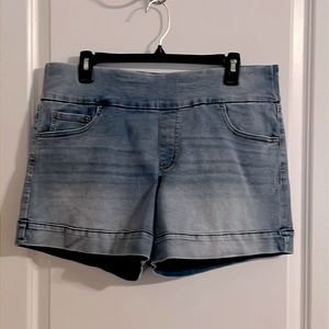 Ladies Pull-on Denim Shorts size Large